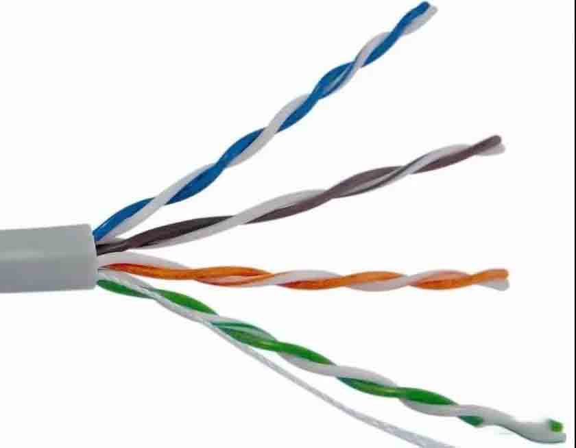 弱电工程中常见的传输介质：同轴电缆、双绞线、光纤！