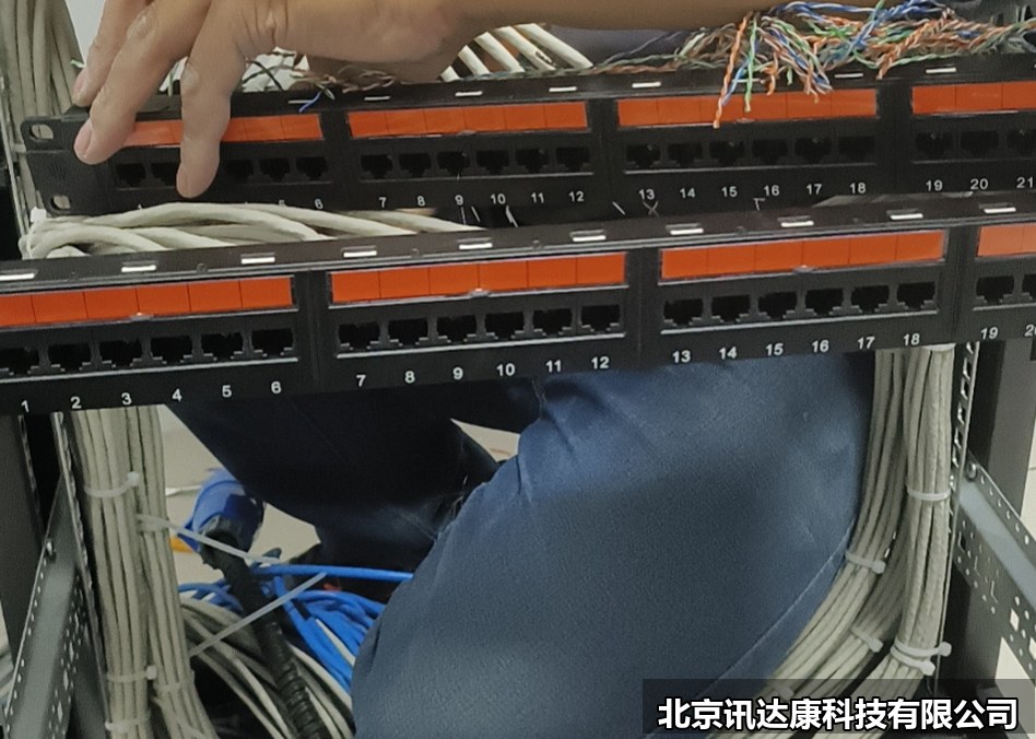 2026年弱电工程行业观察:人工成本逼近四成,标准化与运维合同成破局点 2026年弱电工程行业观察:人工成本逼近四成,标准化与运维合同成破局点