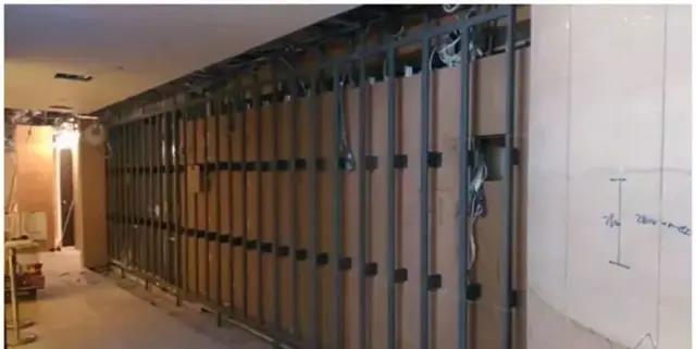 弱电工程LED显示屏安装过程图解