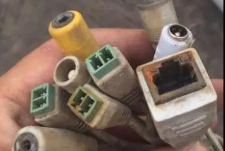 安防监控设备如何防雷防雨？