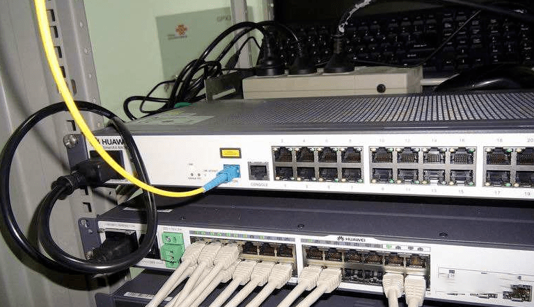 交换机的RJ45端口和SFP端口有什么区别？