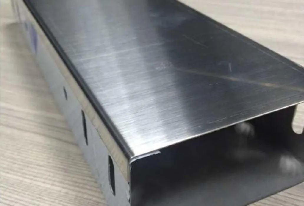 常用的几种不同材质的电缆桥架的区别！