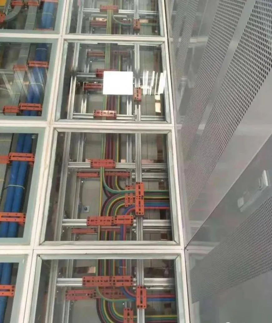 机房布线，上走线、下走线，那个好？