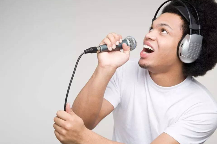 使用话筒时产生的啸叫及其解决方法！