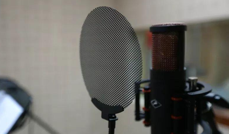 使用话筒时产生的啸叫及其解决方法！